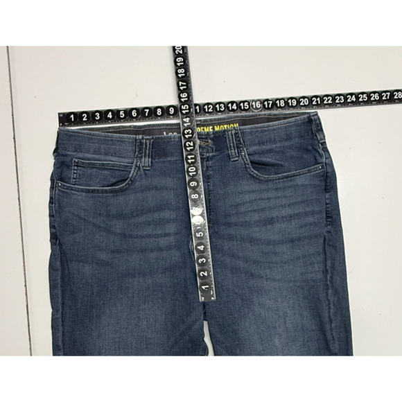 Lee Jeans Mens 44X32 Blue Actual 42X32 Extreme Motion Straight Tapered Stretch - Picture 3 of 9